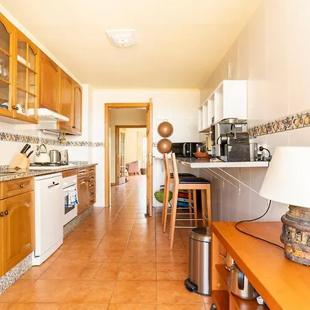 Sunny & Spacious 3br Oasis At Meia